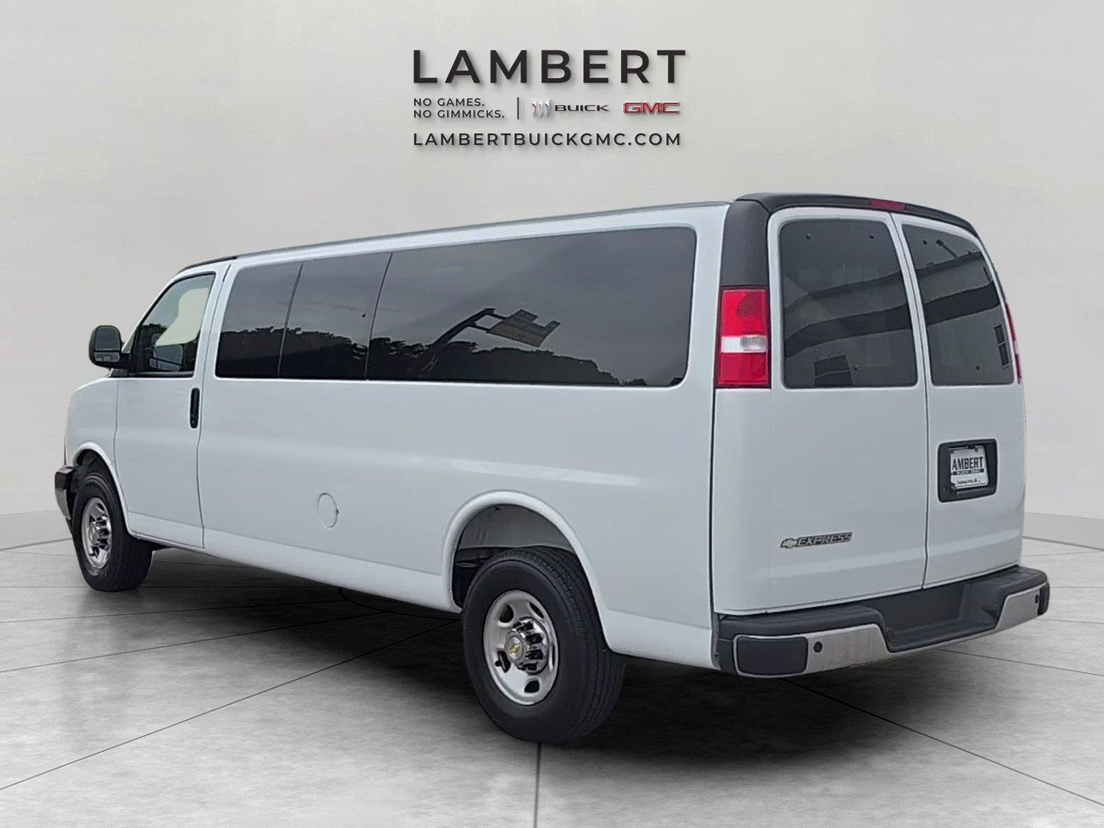 Used 2025 Chevrolet Express 3500 LT w/ LT Preferred Equipment Group RWD image 3