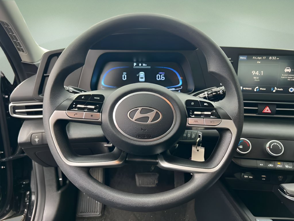 Used 2024 Hyundai Elantra SE FWD image 15