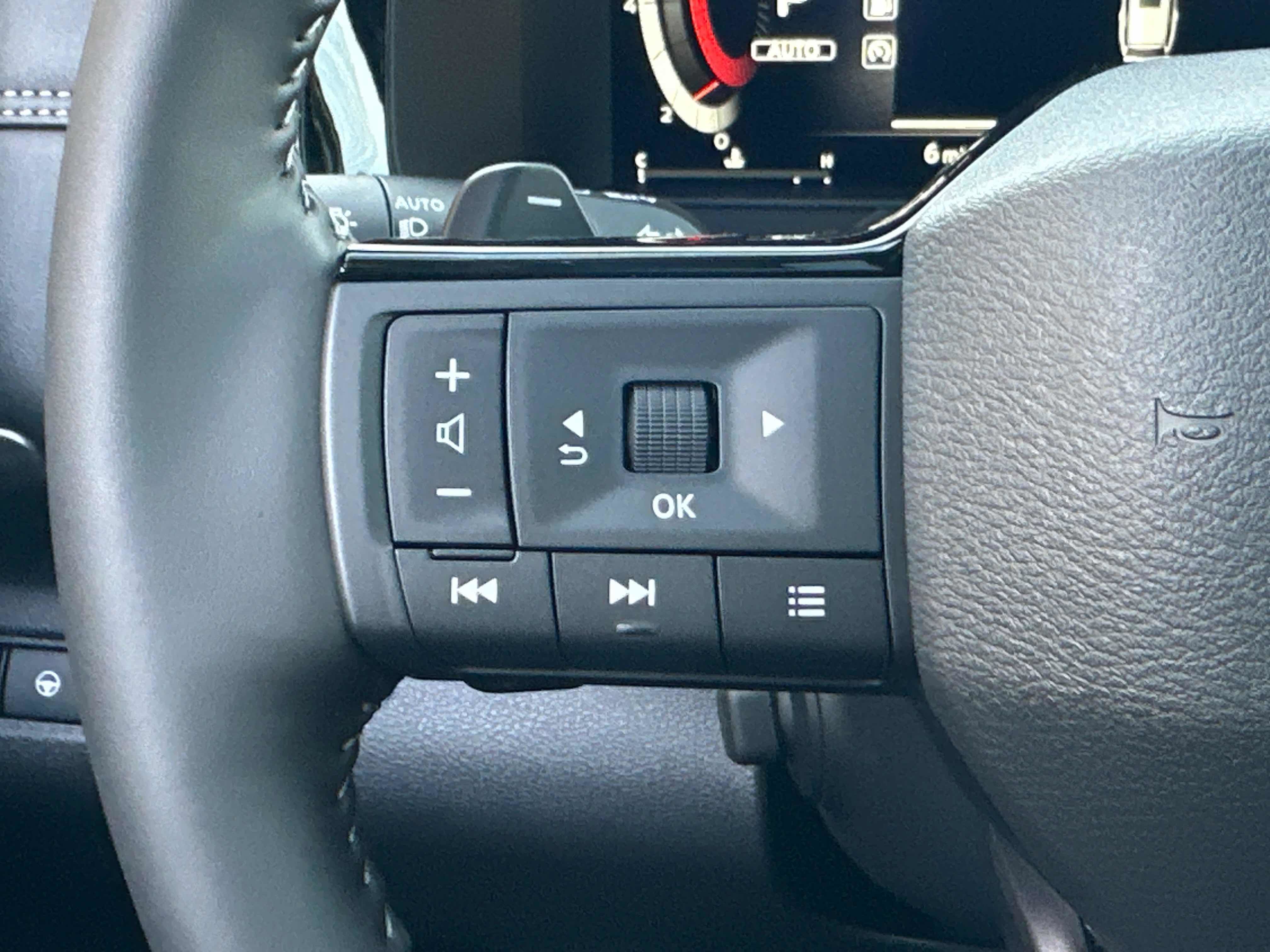 New 2026 Nissan Pathfinder Platinum AWD/4WD image 37
