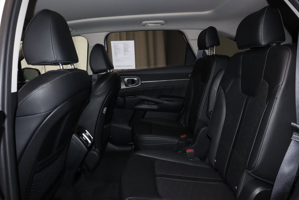 Used 2025 Kia Sorento SX image 21