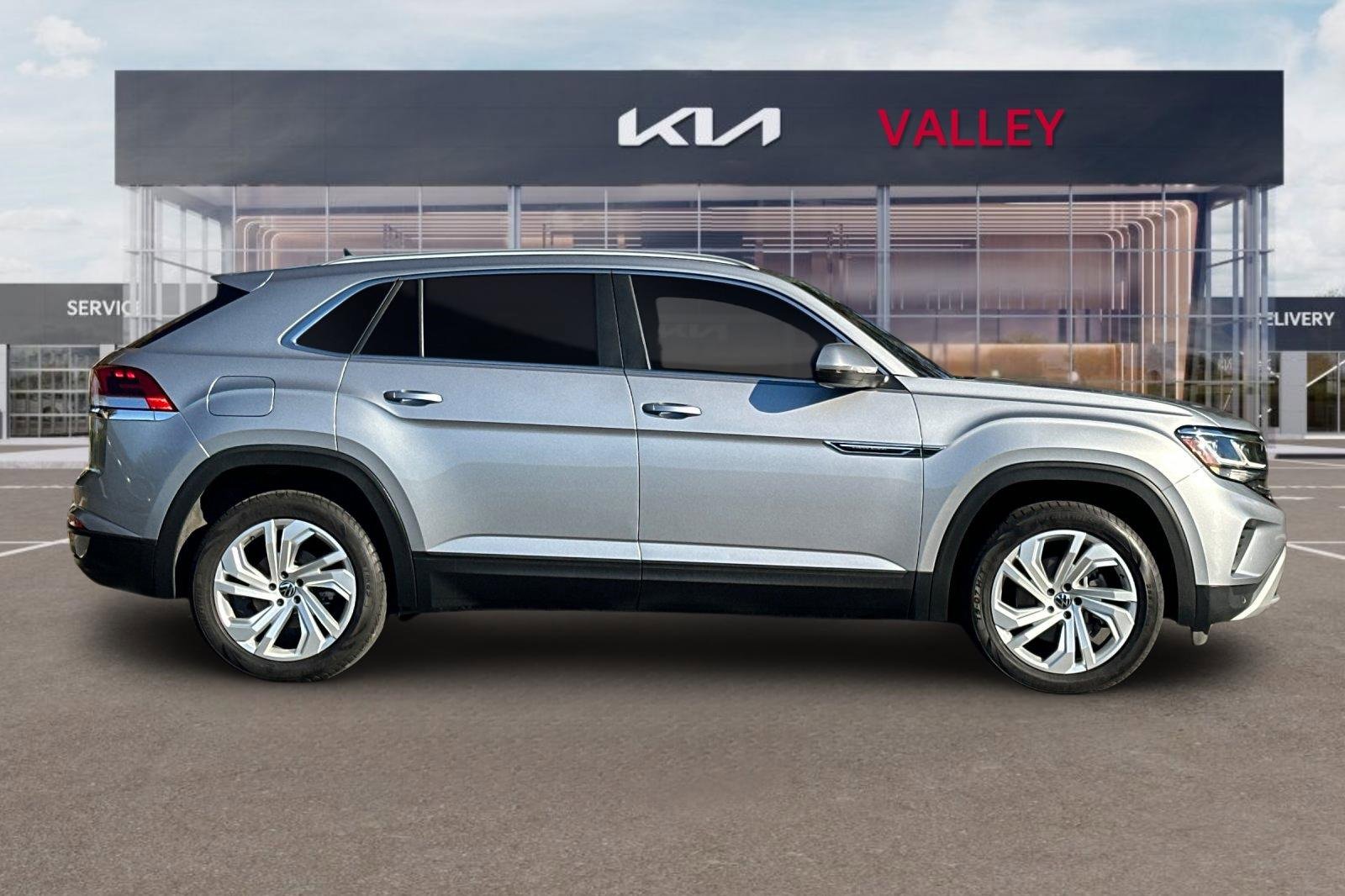 Used 2020 Volkswagen Atlas Cross Sport SEL image 3