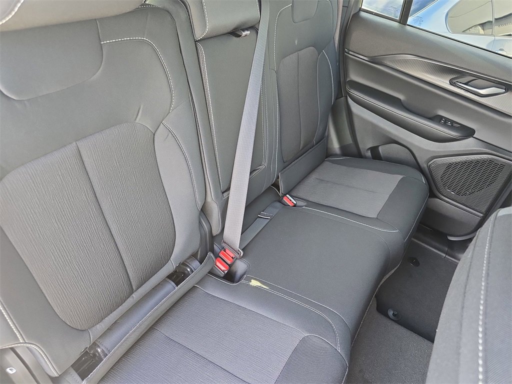 New 2025 Jeep Grand Cherokee Laredo image 11