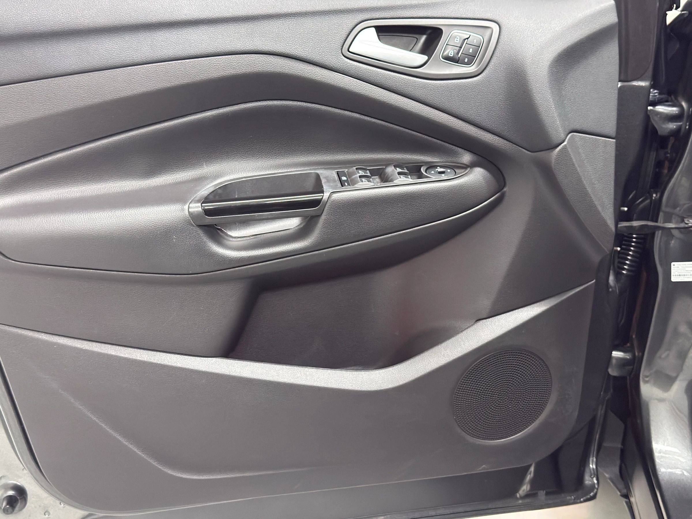 Used 2018 Ford Escape Titanium image 23