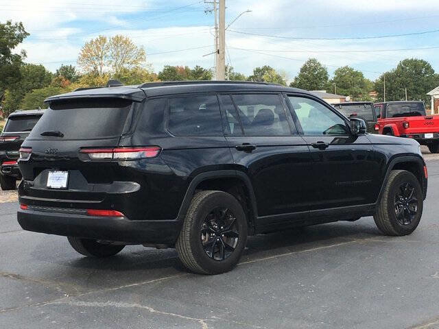 Used 2024 Jeep Grand Cherokee L Laredo image 3