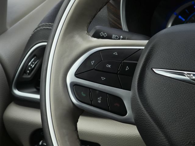 Used 2021 Chrysler Pacifica Limited FWD image 28
