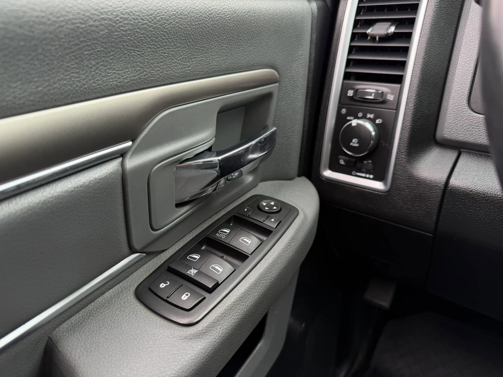 Used 2015 RAM 1500 Big Horn AWD/4WD image 26