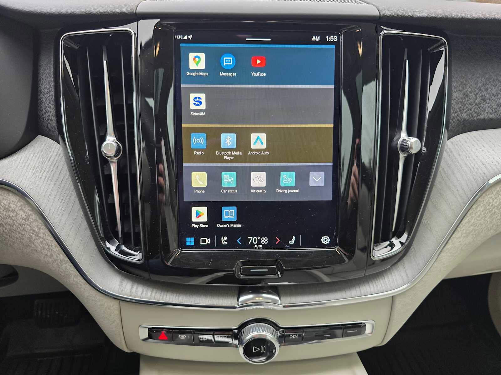 Certified 2023 Volvo XC60 T8 Plus w/ Climate Package image 26