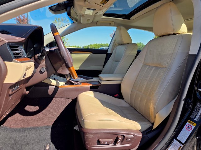 Used 2017 Lexus ES 300h w/ Luxury Package FWD image 9