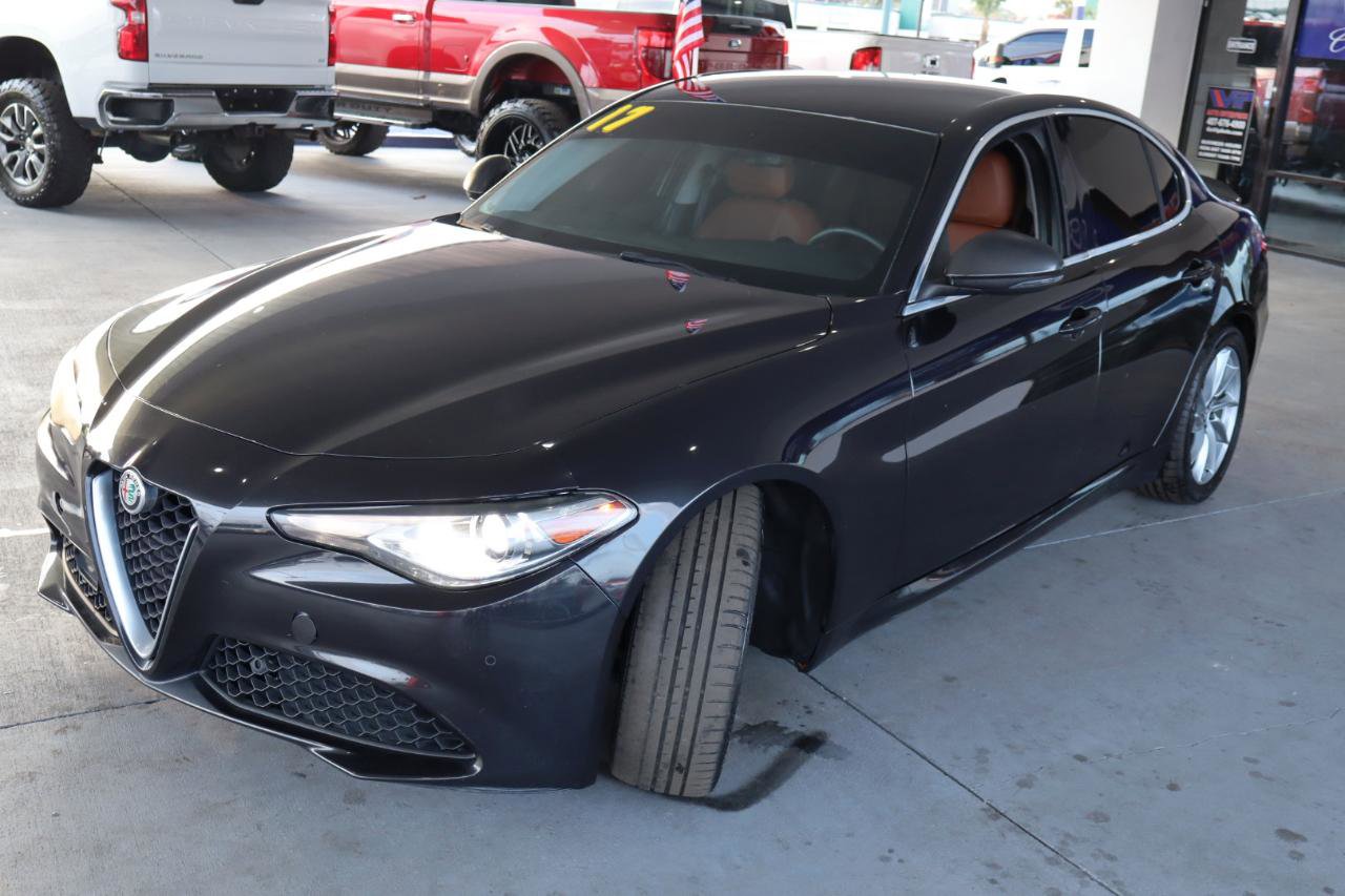Used 2017 Alfa Romeo Giulia image 9