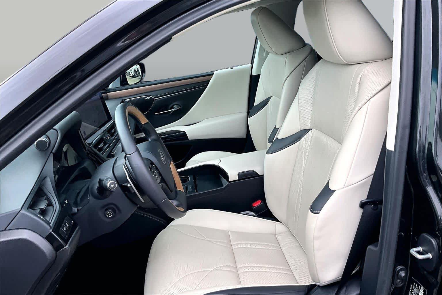Used 2025 Lexus ES 350 Ultra Luxury w/ Accessory Package (Z2) FWD image 8