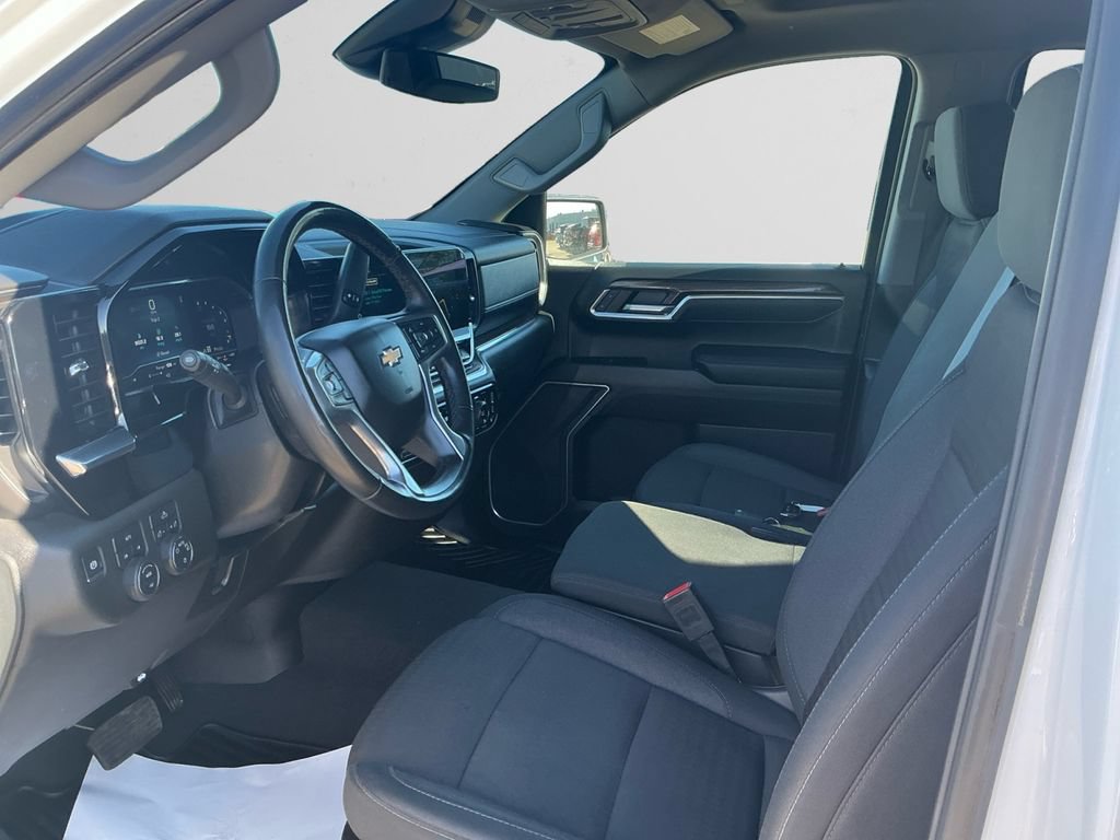 Used 2025 Chevrolet Silverado 1500 LT AWD/4WD image 9