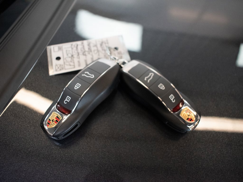 New 2025 Porsche Macan image 32