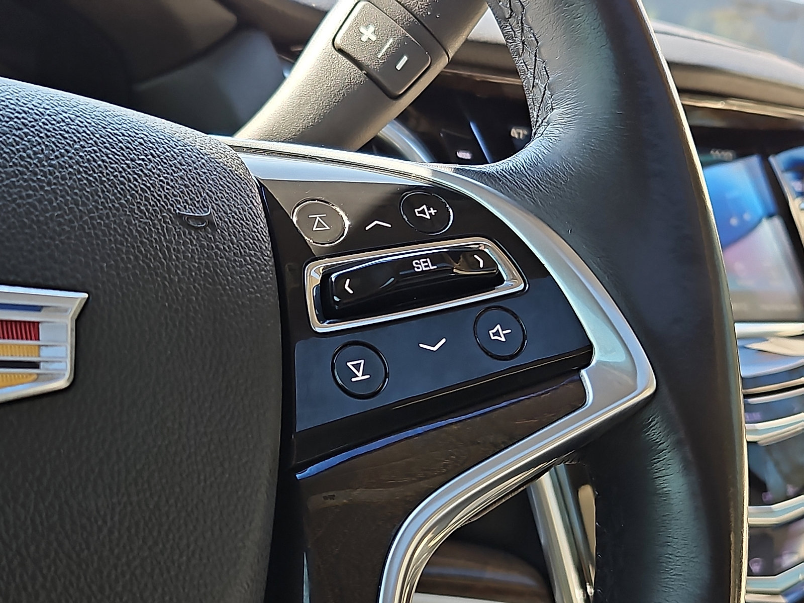 Used 2018 Cadillac Escalade Premium Luxury image 24