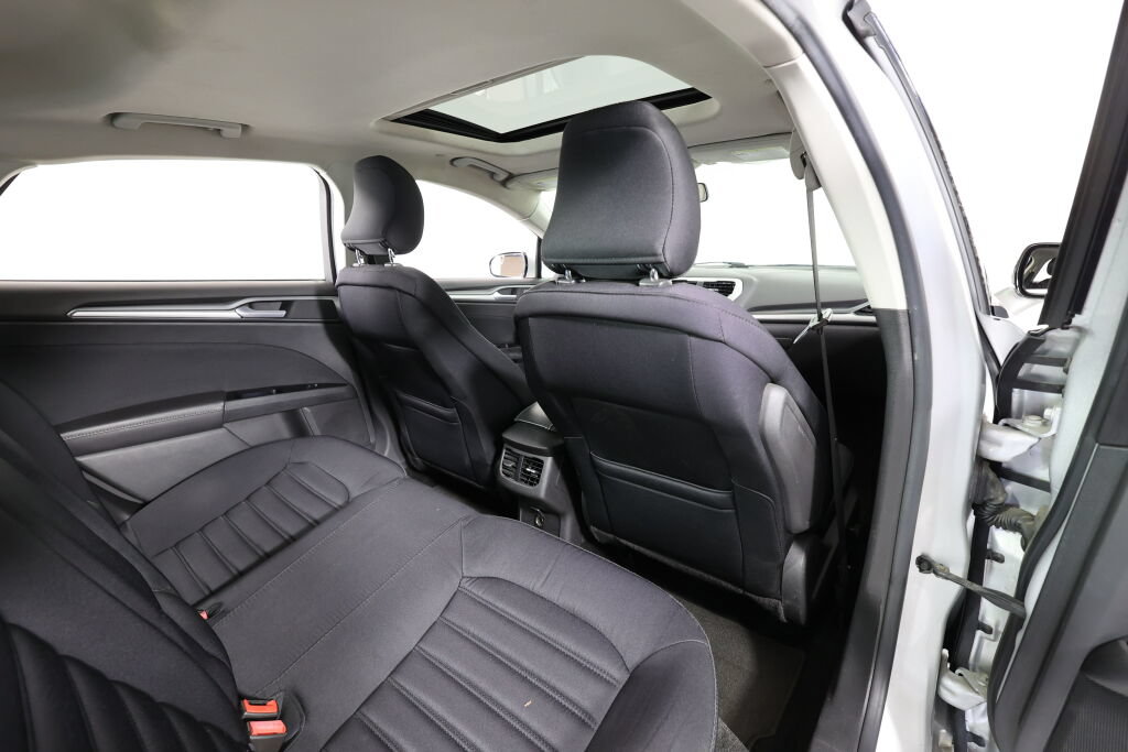 Used 2015 Ford Fusion SE FWD image 19