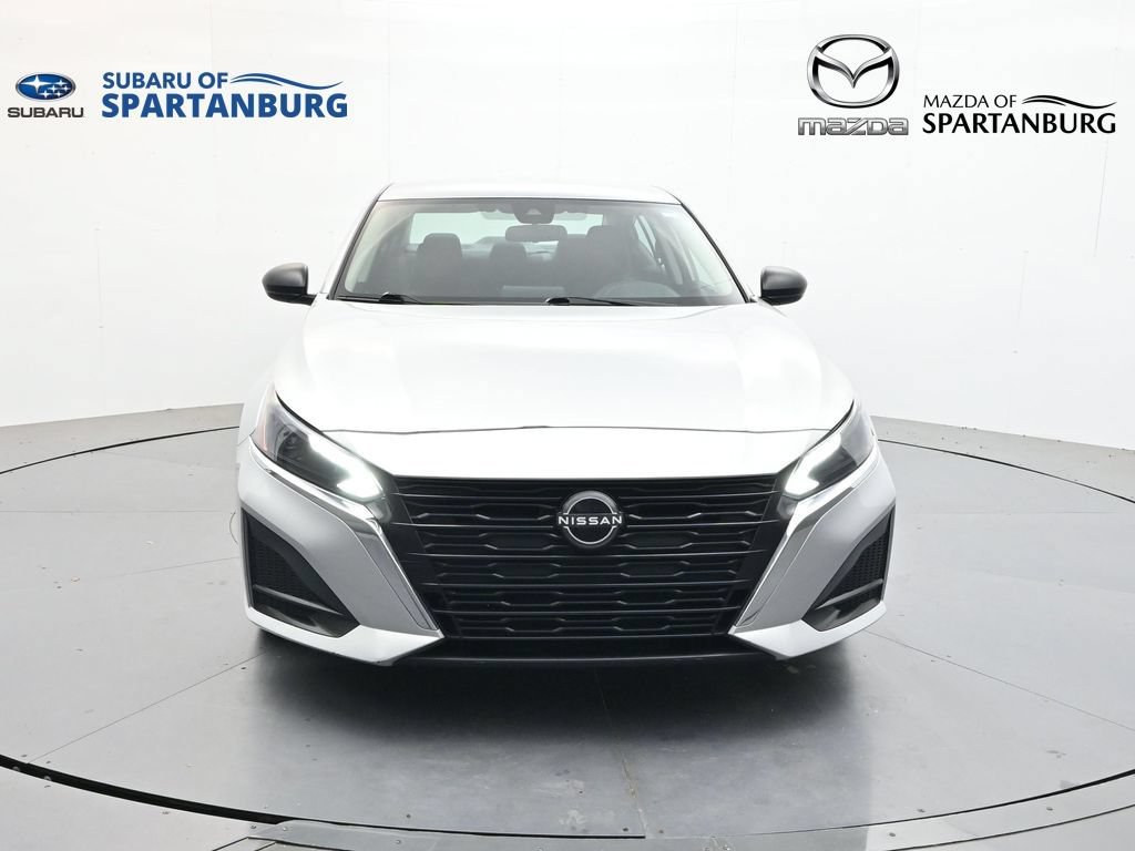 Used 2024 Nissan Altima 2.5 SV FWD image 2