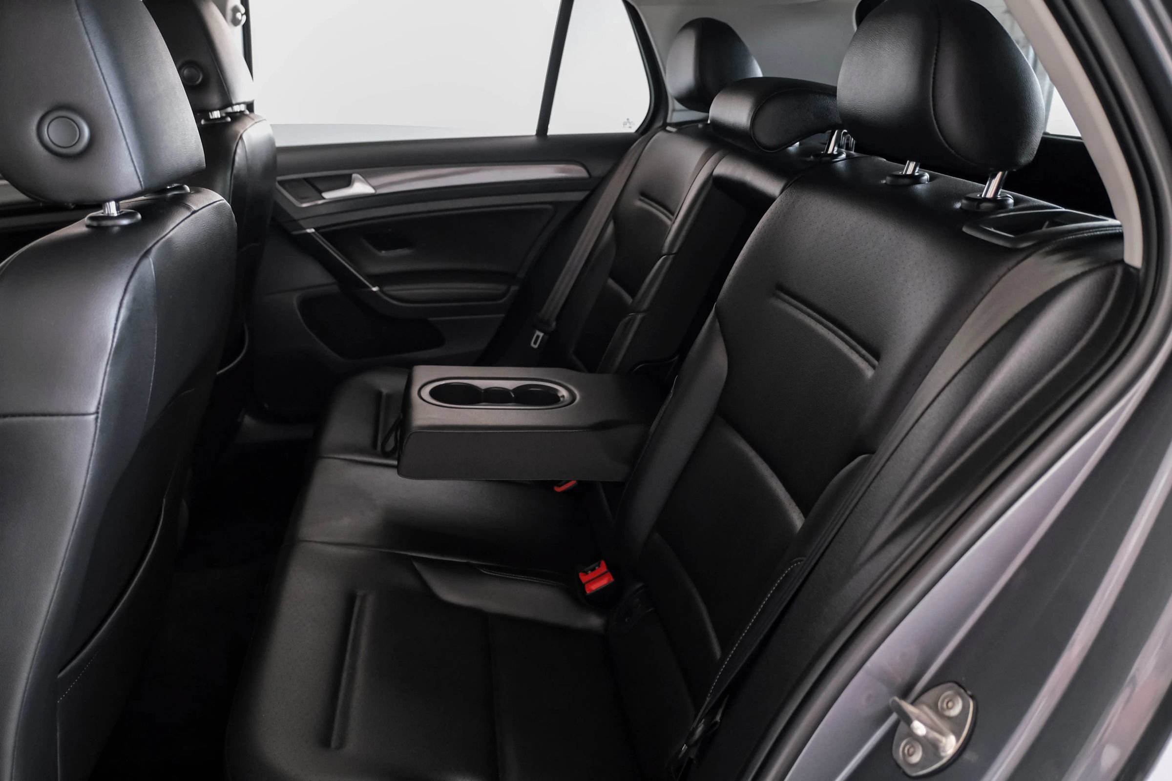 Used 2019 Volkswagen Golf SE FWD image 36