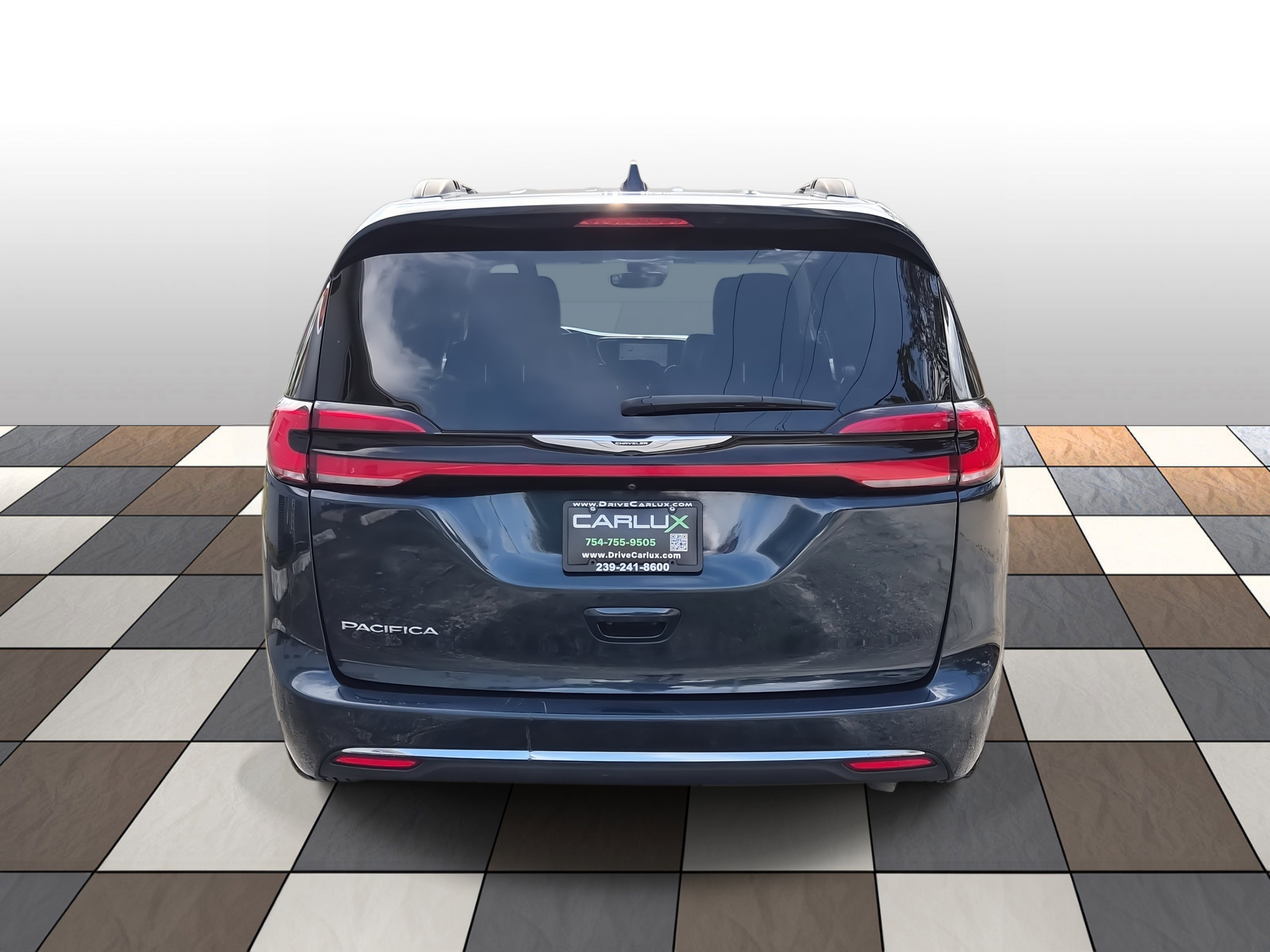 Used 2022 Chrysler Pacifica Touring-L image 5