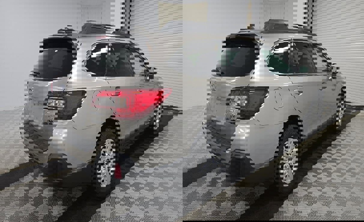 Used 2019 Subaru Outback 2.5i Premium image 3