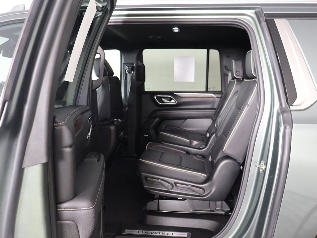 Used 2023 Chevrolet Suburban Premier AWD/4WD image 33