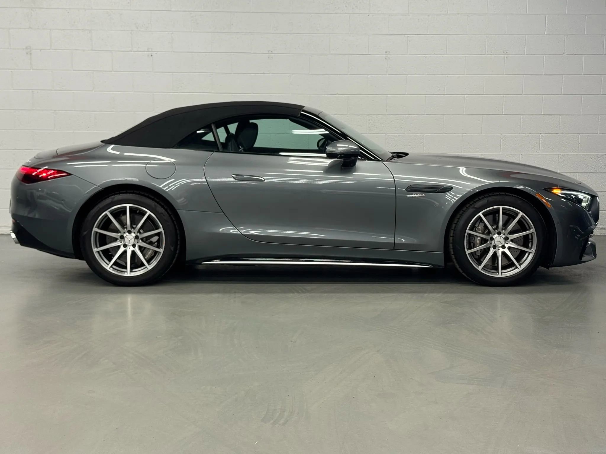 Used 2023 Mercedes-Benz SL 43 AMG w/ Driver Assistance Package image 12