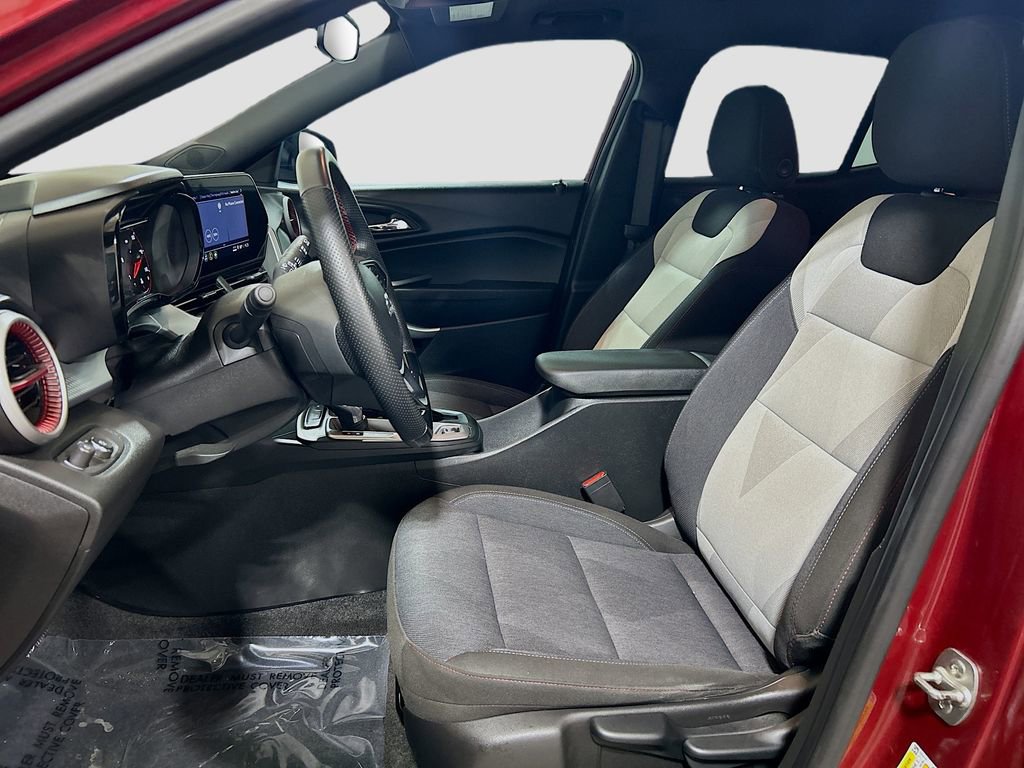 Used 2024 Chevrolet Trax RS w/ Sunroof Package FWD image 17