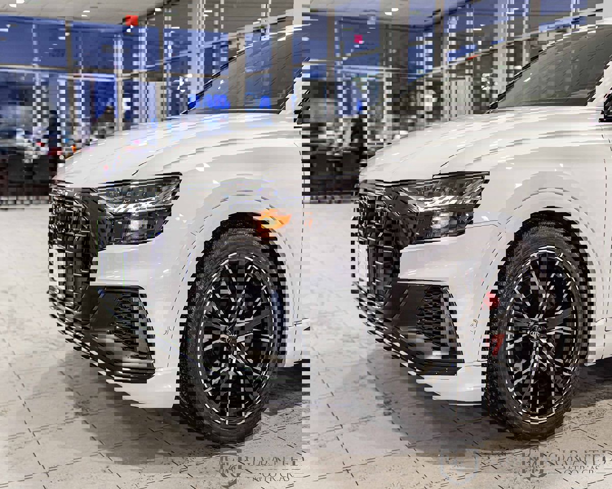 Used 2023 Audi SQ8 Premium Plus w/ Executive Package image 4