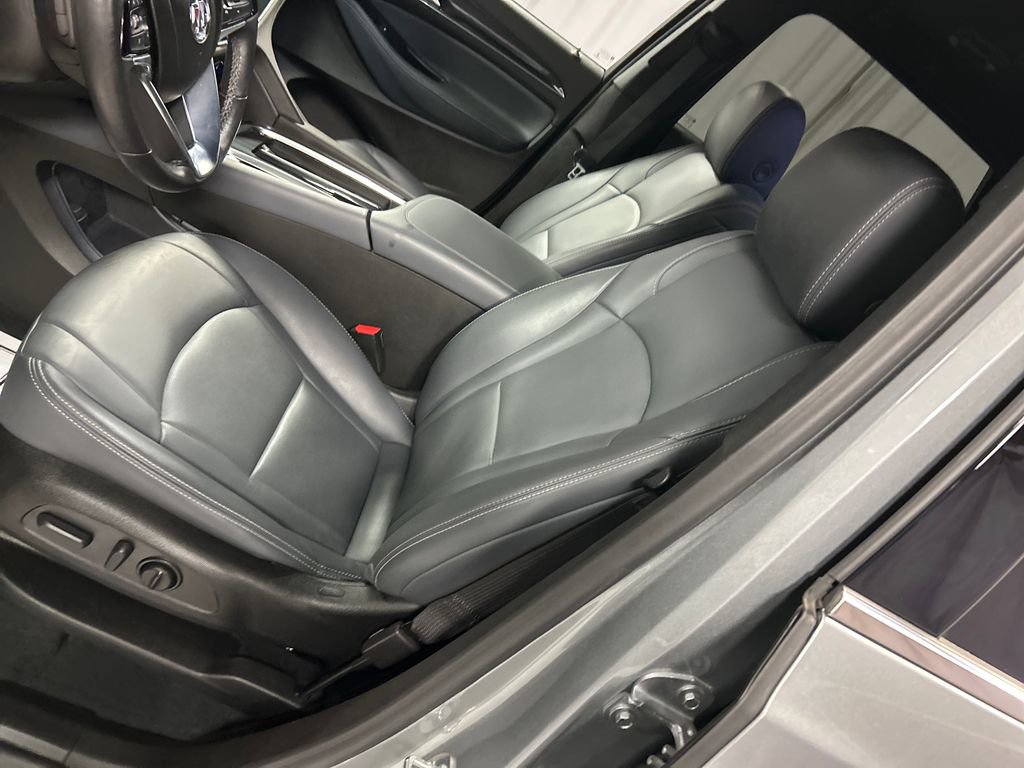 Used 2023 Buick Enclave Essence image 12