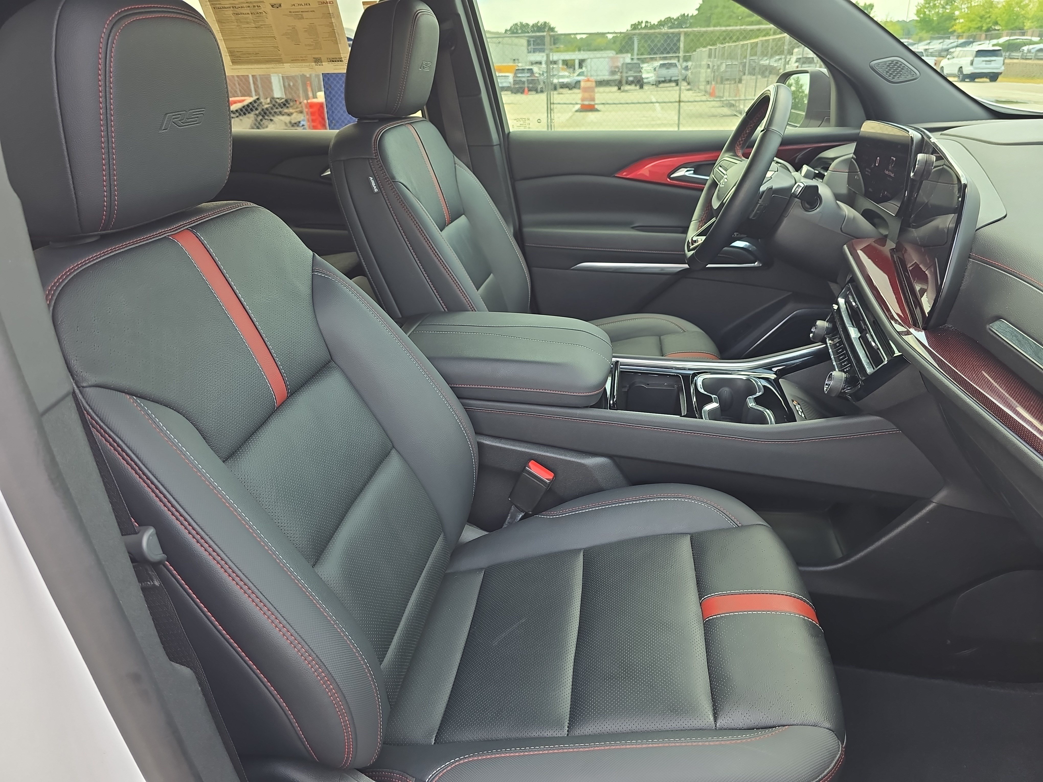 Used 2024 Chevrolet Traverse RS FWD image 10