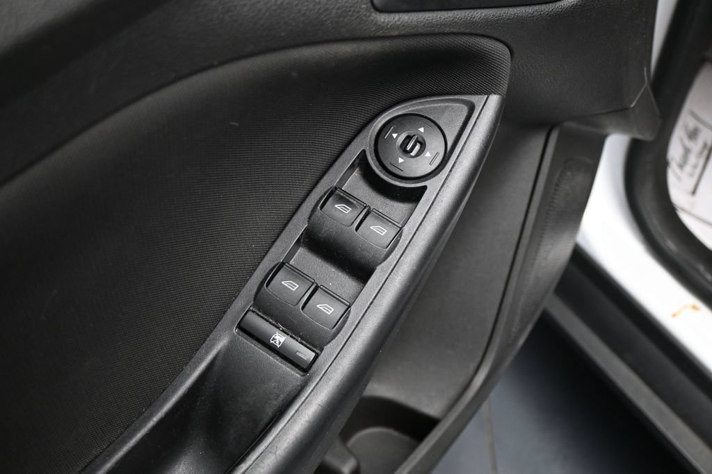 Used 2018 Ford Focus SE FWD image 11