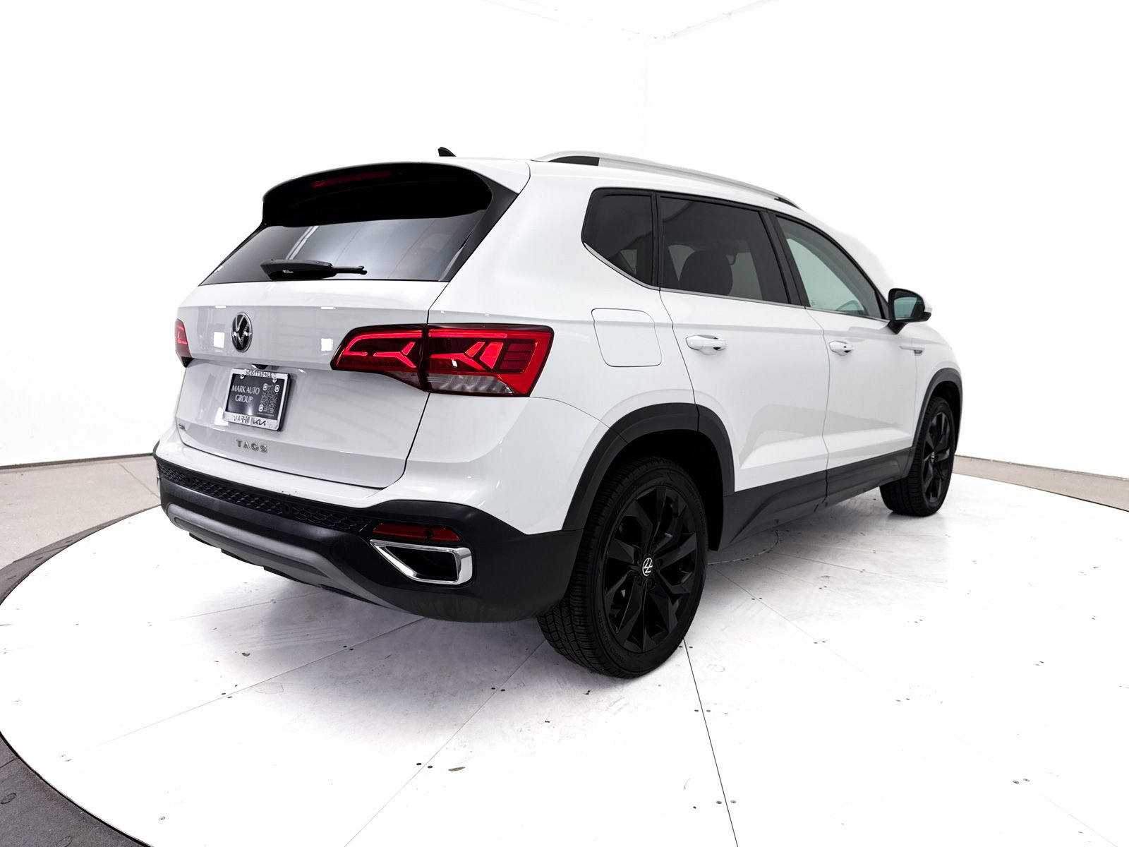 Used 2022 Volkswagen Taos SEL w/ Panoramic Sunroof Package FWD image 16