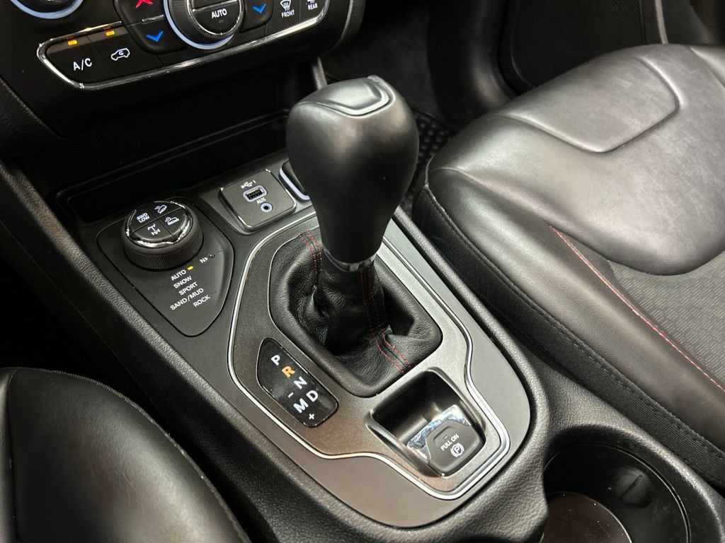 Used 2021 Jeep Cherokee Trailhawk w/ Sun, Sound & Nav Group AWD/4WD image 23
