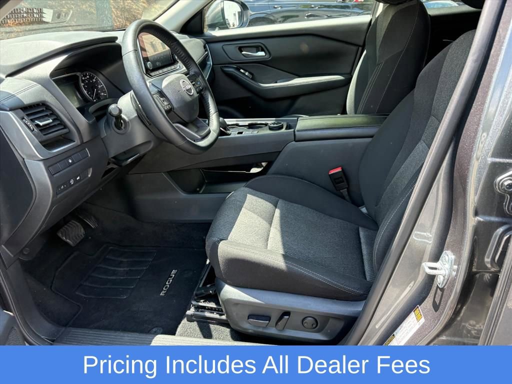 Used 2025 Nissan Rogue SV AWD/4WD image 16