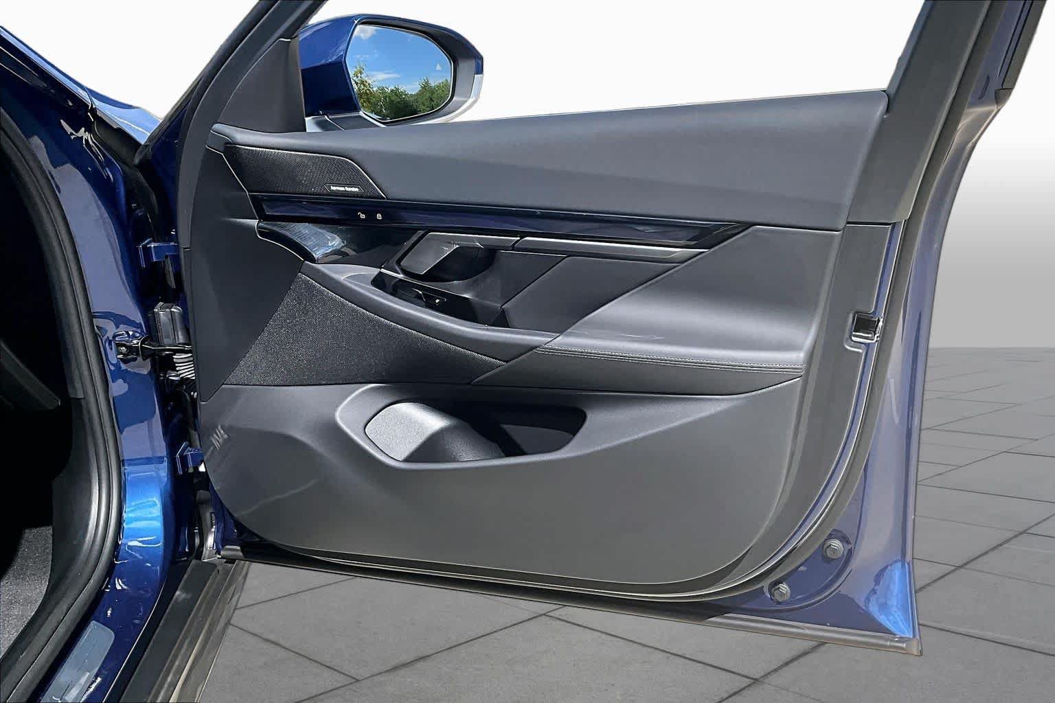 Used 2027 BMW 530i RWD image 25