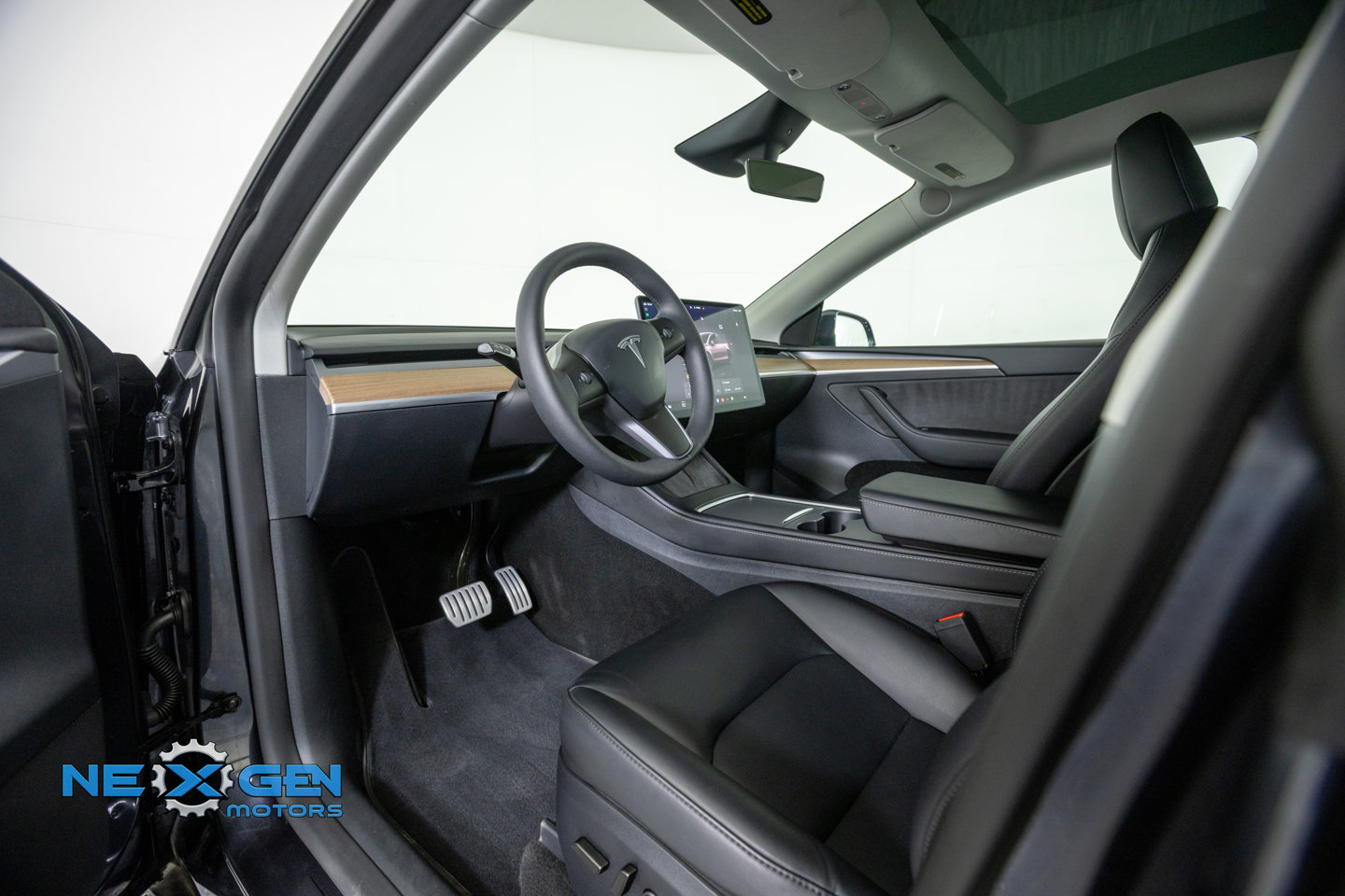 Used 2025 Tesla Model Y Performance AWD/4WD image 11