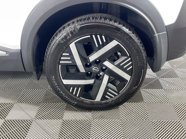 Used 2025 Nissan Kicks SV FWD image 29