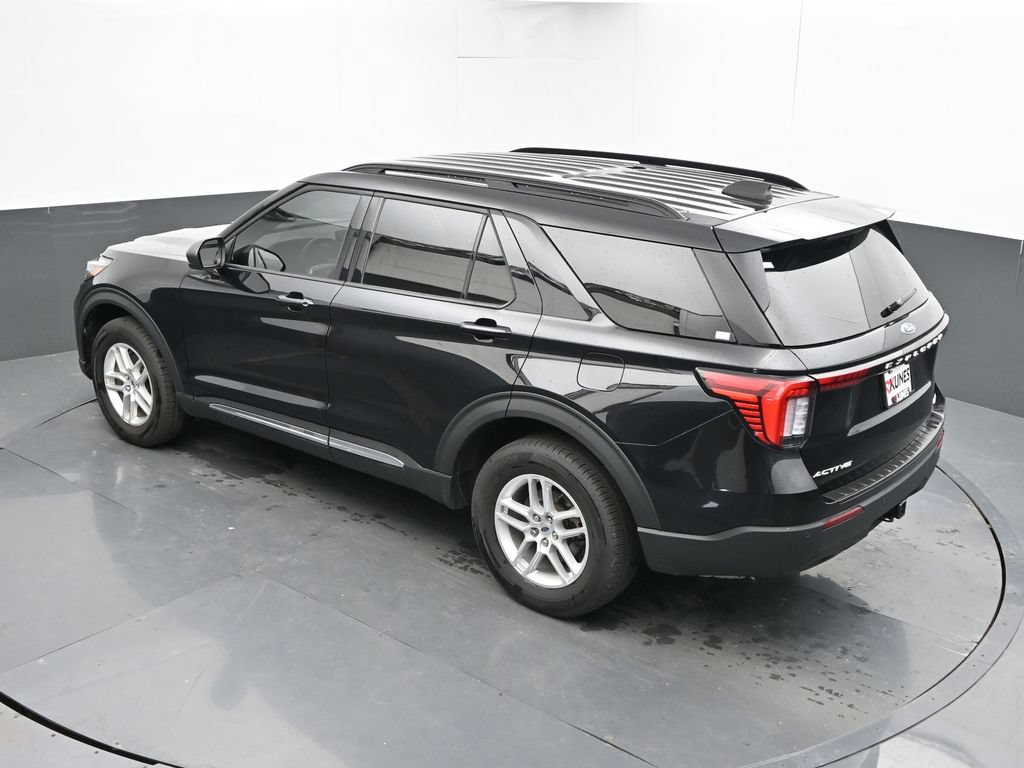 Used 2025 Ford Explorer Active AWD/4WD image 18