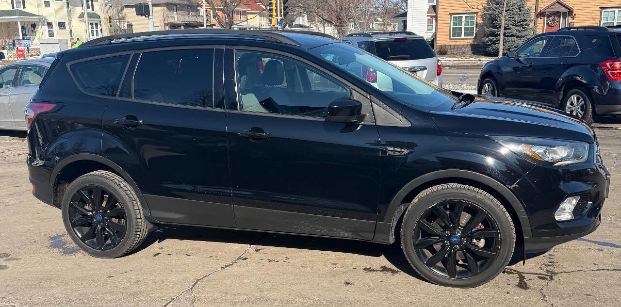 Used 2017 Ford Escape SE w/ SE Sport Appearance Package AWD/4WD image 8