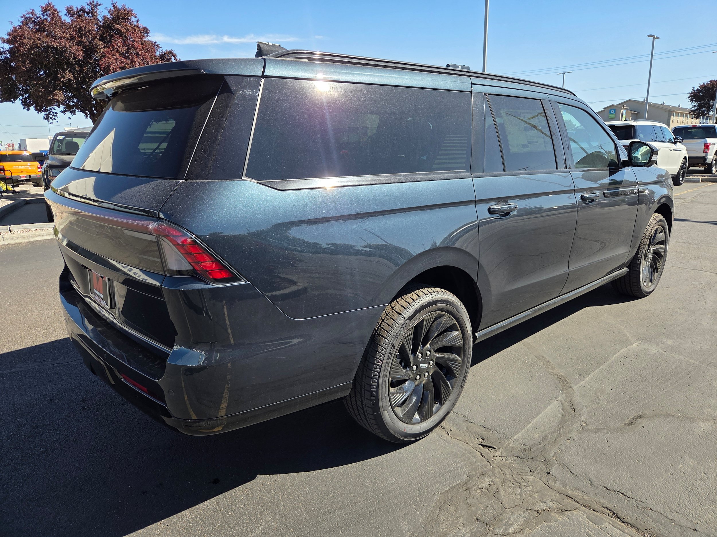 New 2026 Lincoln Navigator L Reserve w/ Jet Appearance Package AWD/4WD image 3