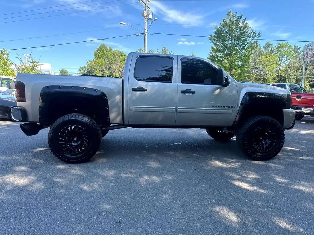 Used 2009 Chevrolet Silverado 1500 LT w/ Power Pack Plus AWD/4WD image 8