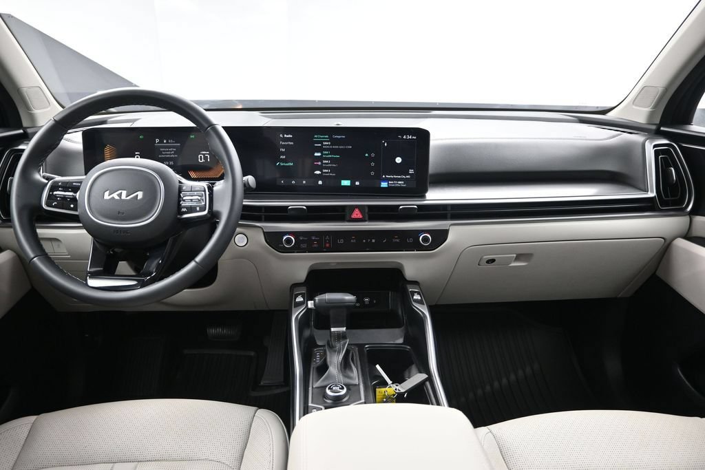 Certified 2025 Kia Sorento S w/ Panoramic Sunroof Package FWD image 34