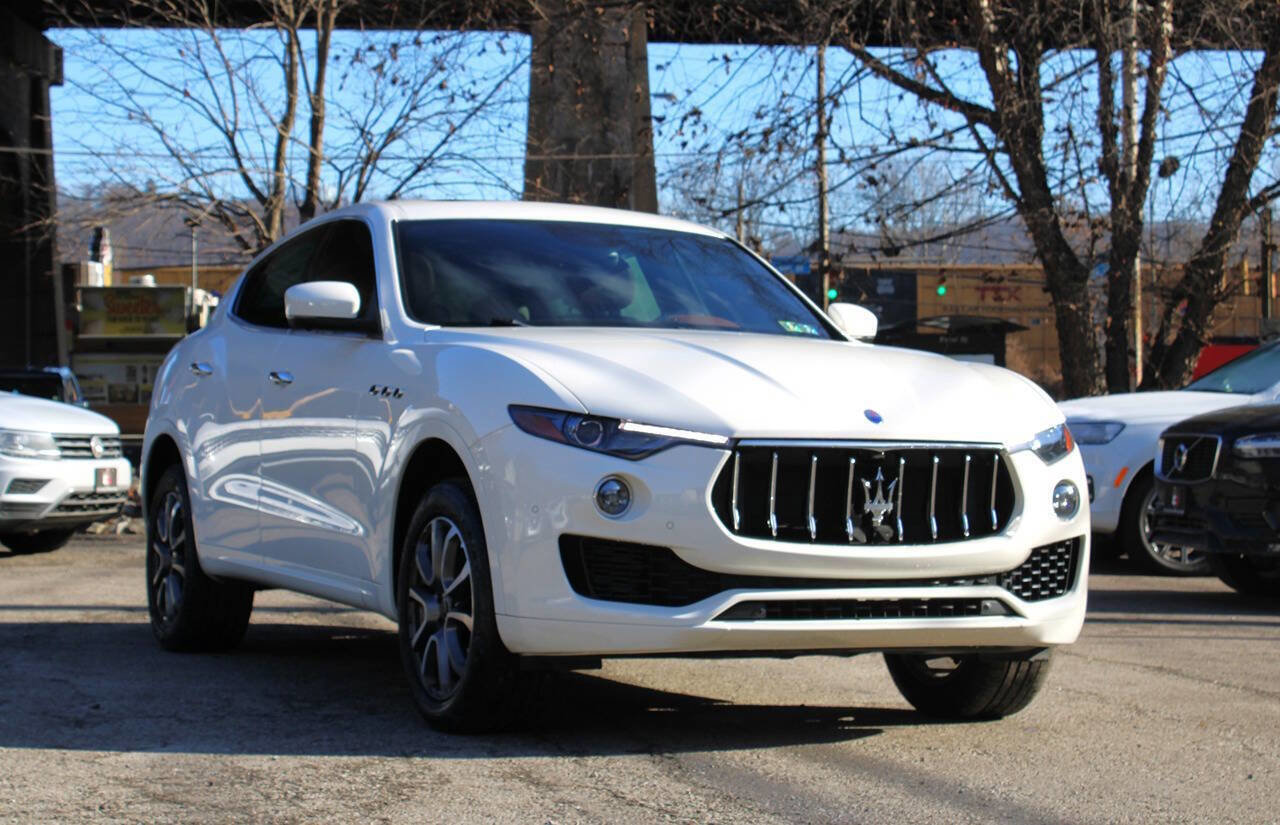 Used 2020 Maserati Levante image 11
