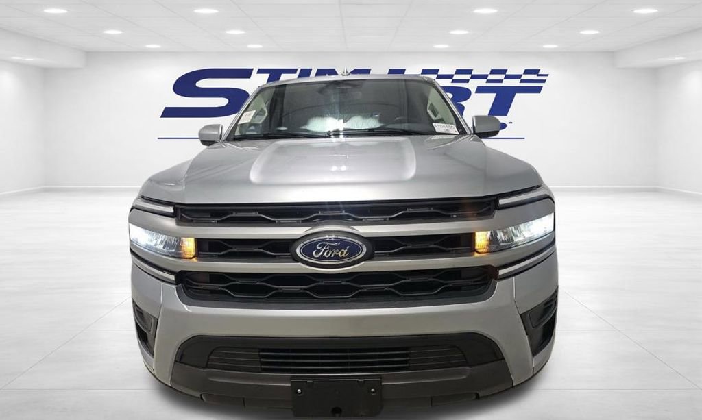 Used 2024 Ford Expedition Max XLT AWD/4WD image 2