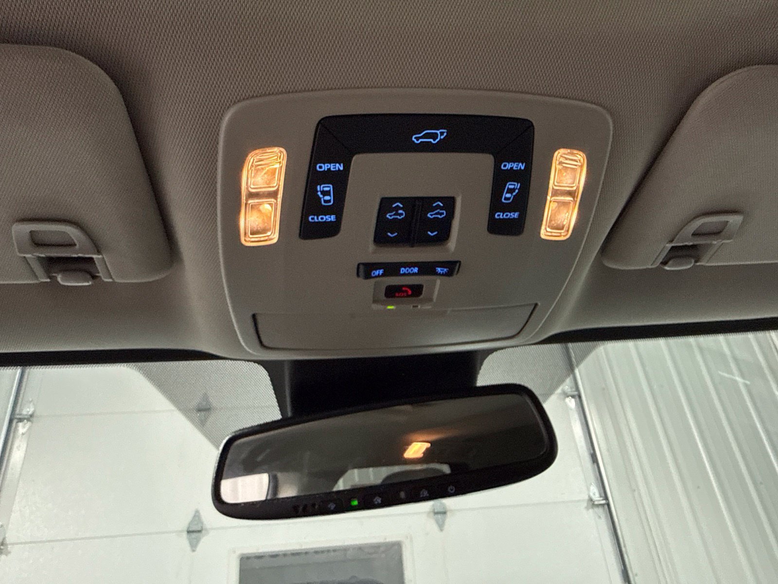 Used 2024 Toyota Sienna XLE FWD image 38
