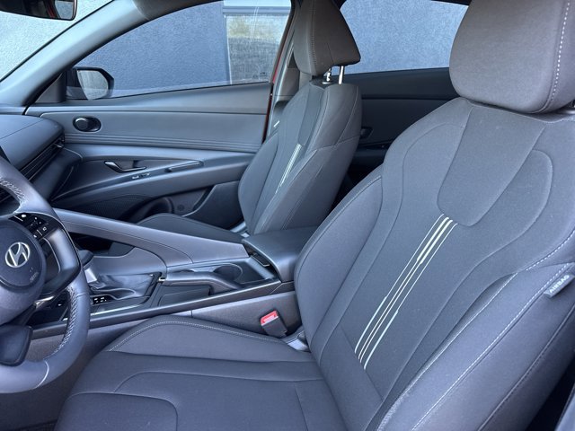 Used 2025 Hyundai Elantra Sport image 5