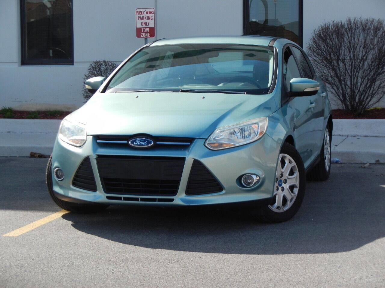 Used 2012 Ford Focus SE w/ SE Winter Pkg FWD image 3