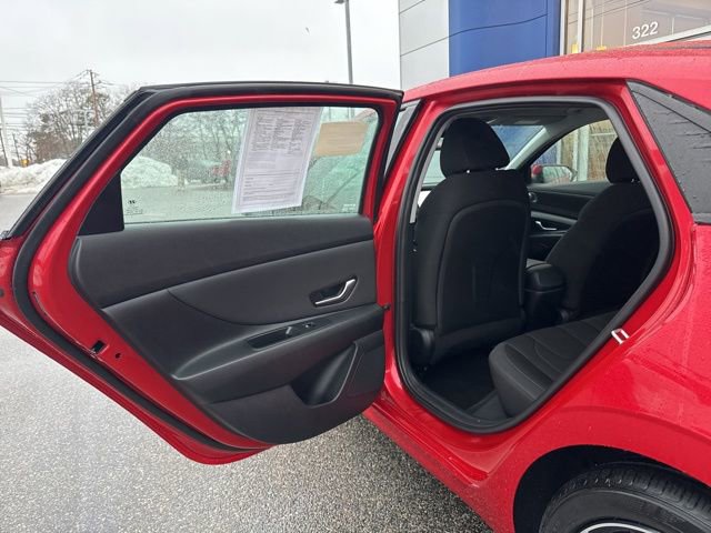 Used 2023 Hyundai Elantra SEL w/ Convenience Package image 46