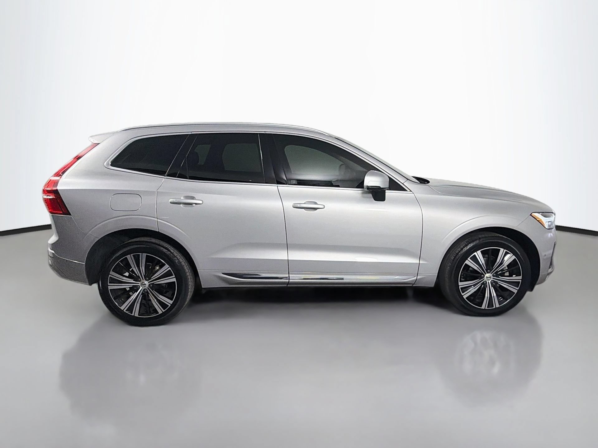 Certified 2023 Volvo XC60 B5 Plus w/ Protection Package Premier FWD image 5