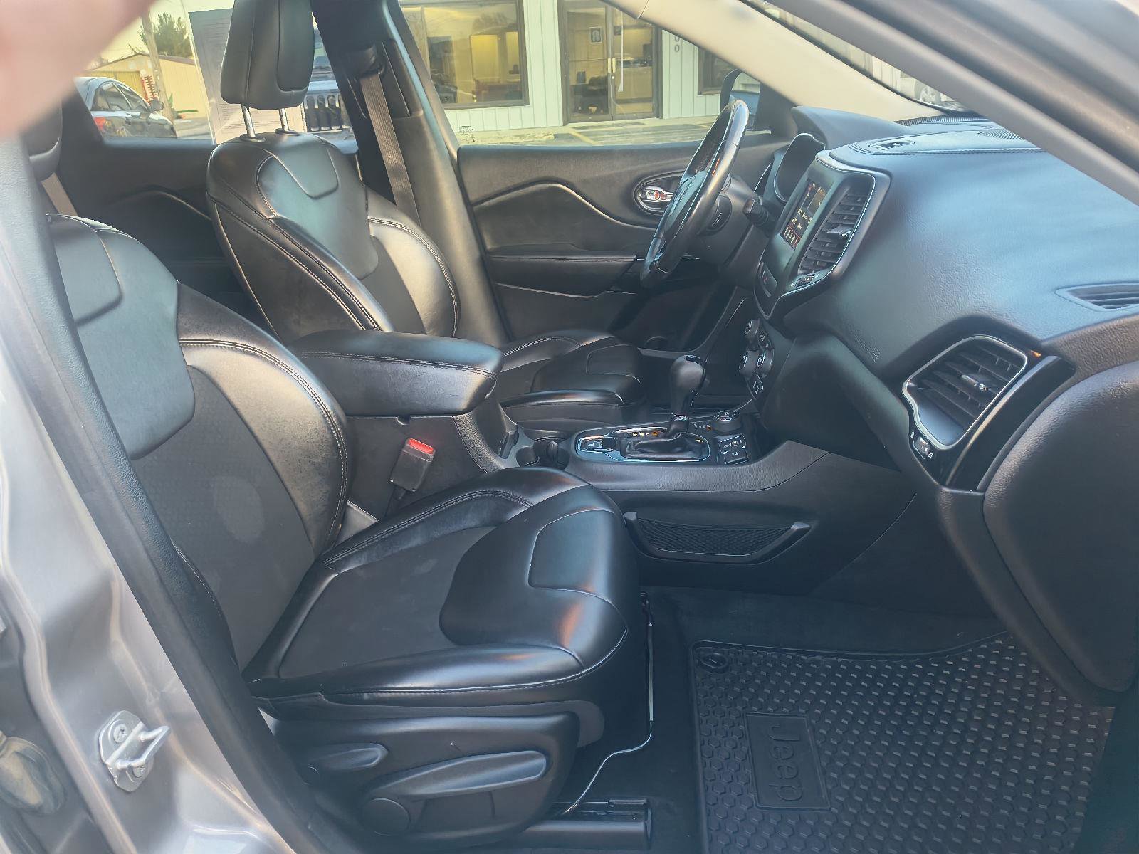 Used 2020 Jeep Cherokee Latitude Plus image 30