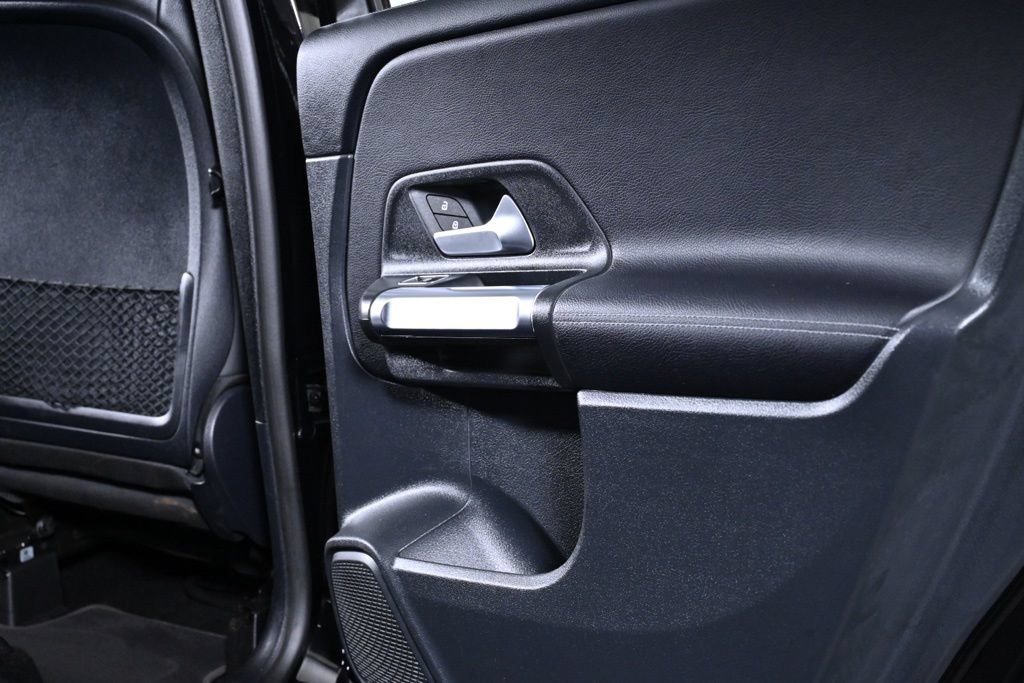 Used 2022 Mercedes-Benz GLB 250 4MATIC image 27