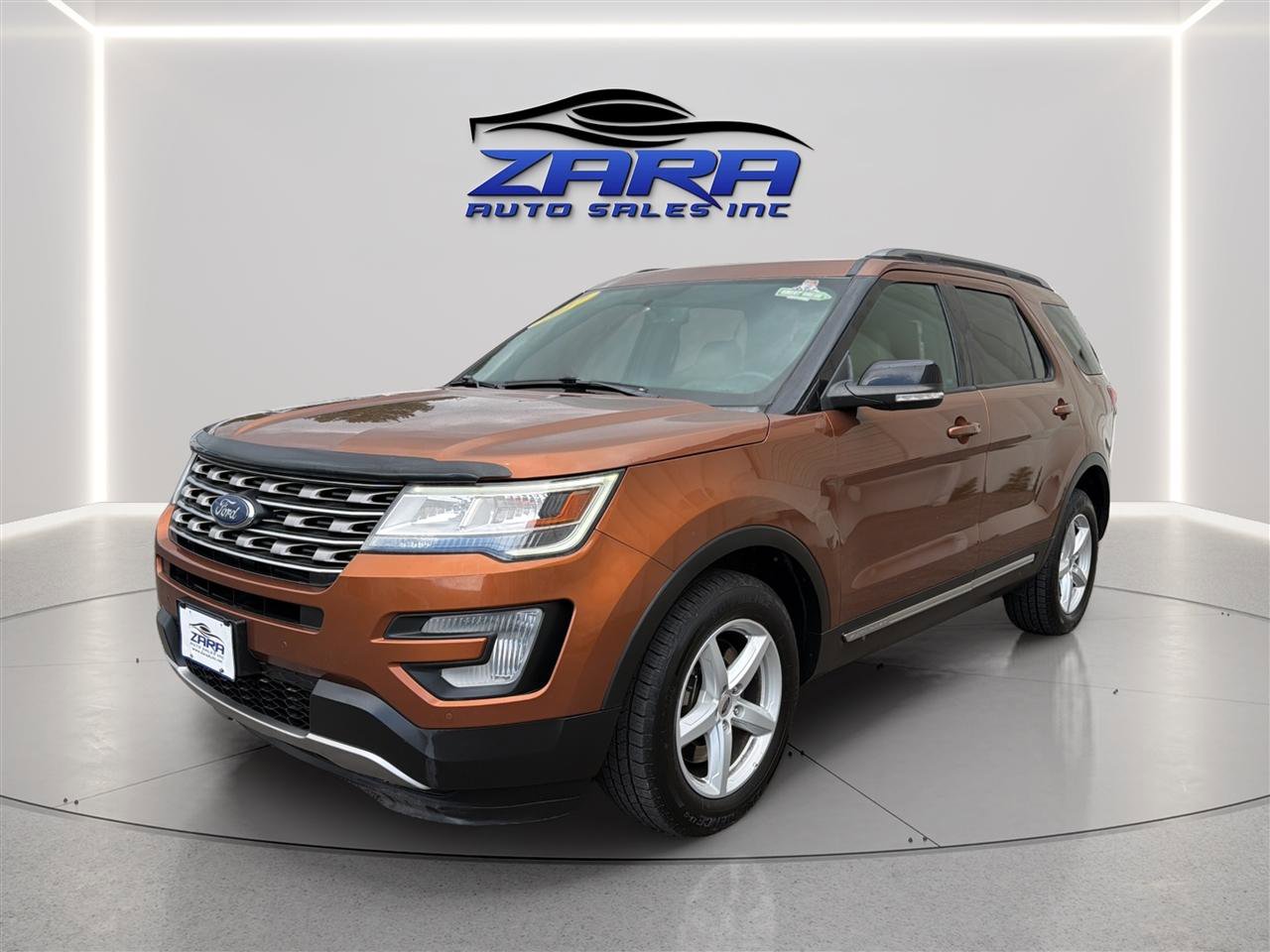 Used 2017 Ford Explorer XLT w/ Equipment Group 202A AWD/4WD image 3